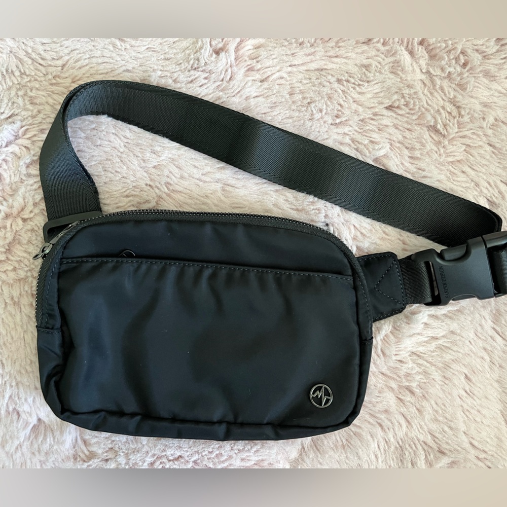 Everyday & Travel Belt Bag 
Nylon Crossbody Fanny Pack Purse